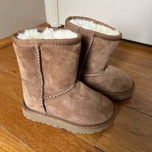 Kids Uggs Boots Buckskin Tan, Toddler size 7.